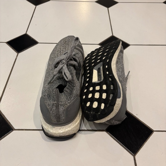 Men's Grey Ultra Boost - Size 9 - Picture 4 of 4